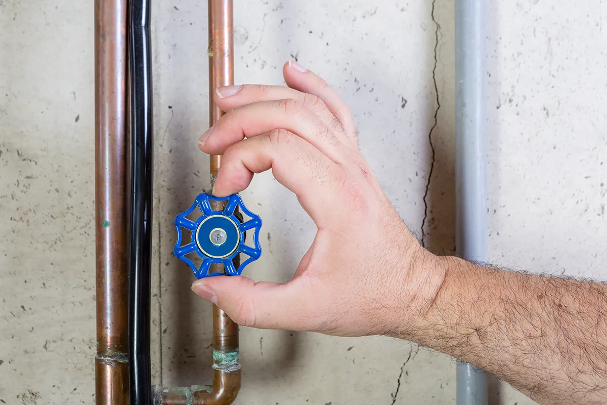 how to shut off main water valve